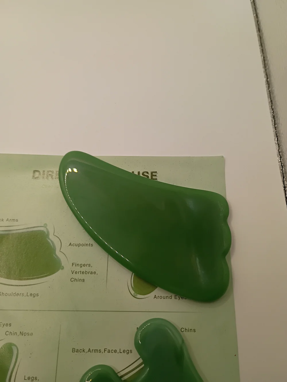 Green Gua Sha Facial Massage Tools with Storage Pouches